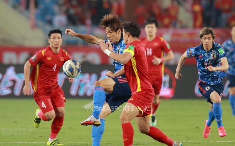 Quế Ngọc Hải trong một pha tranh chấp. (Ảnh: Vietnam Plus)