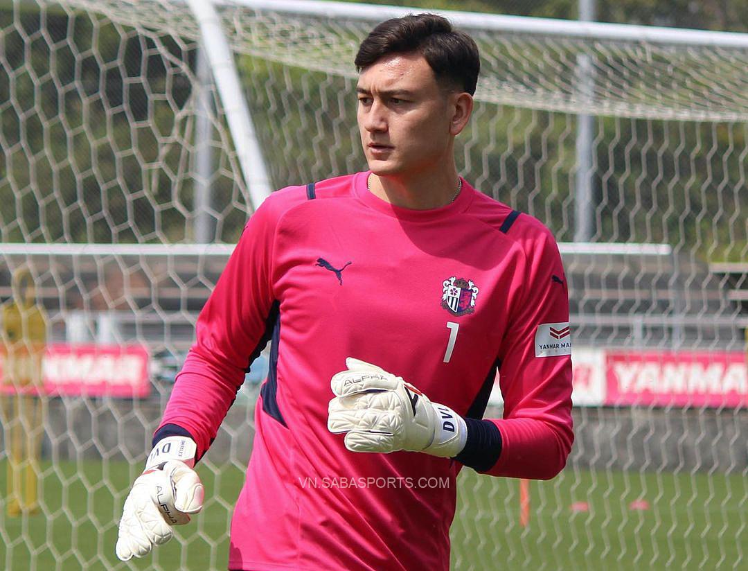 Bị HLV nhắc nhở, Văn Lâm dốc sức làm điều này khi đang dưỡng thương