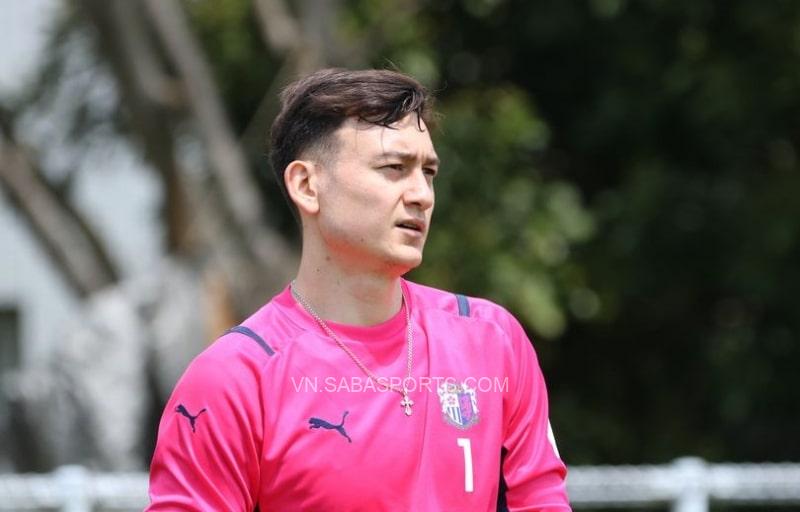 Đối thủ cạnh tranh rời đi, vị trí Văn Lâm được củng cố