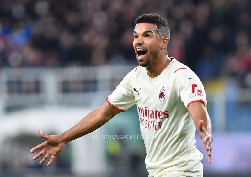 Messias là người hùng của AC Milan trận này với 1 cú đúp
