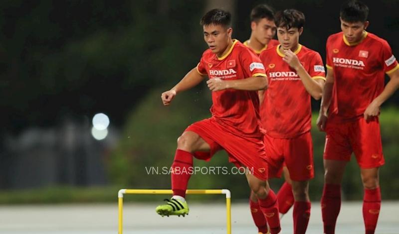 Tuyển thủ Việt Nam kết hôn ngay trước ngày lên đường dự AFF Cup 2020