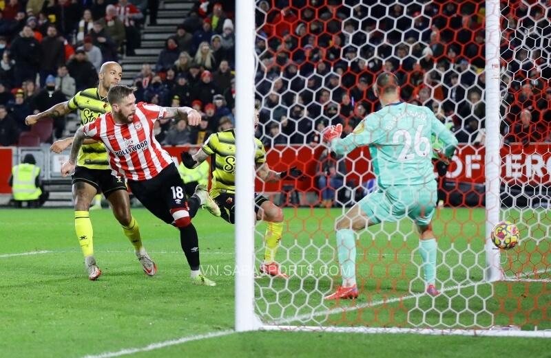 Pha lập công của hậu vệ người Thụy Điển