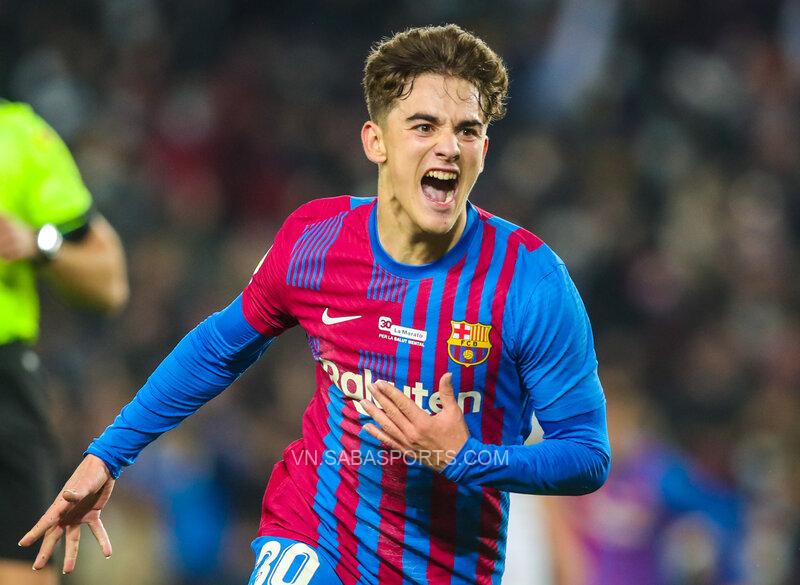 Cảm xúc vỡ òa cho Barcelona ở cuối trận