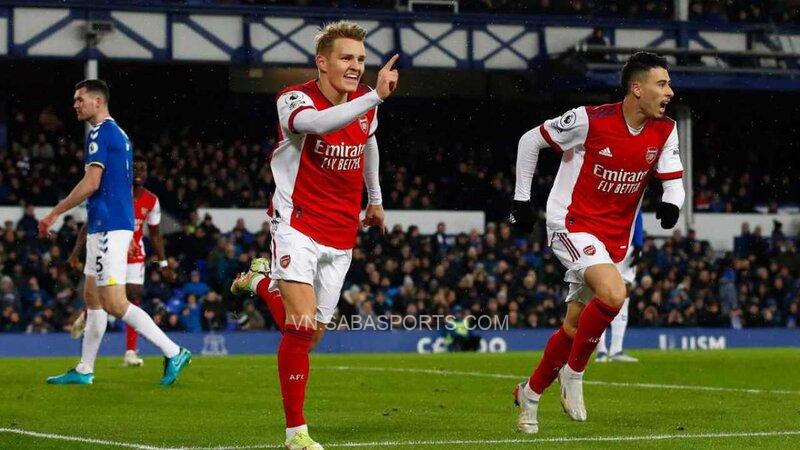 Arsenal bất ngờ mở tỷ số dù chơi không quá hay