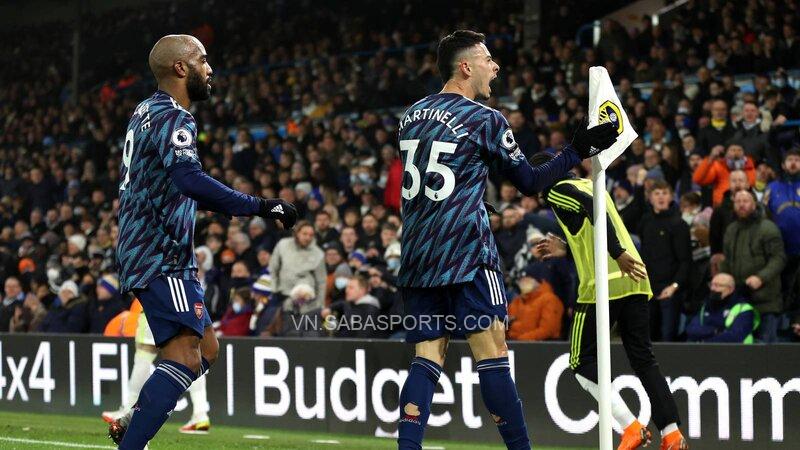 Arsenal nhanh chóng vượt lên nhờ các bàn thắng của Martinelli