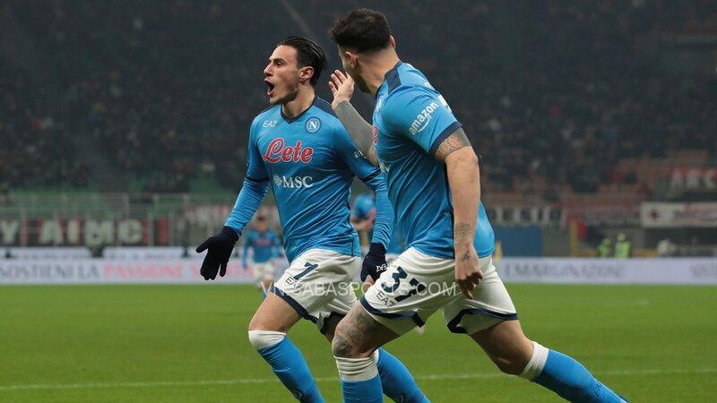 Napoli bất ngờ có lợi thế từ rất sớm
