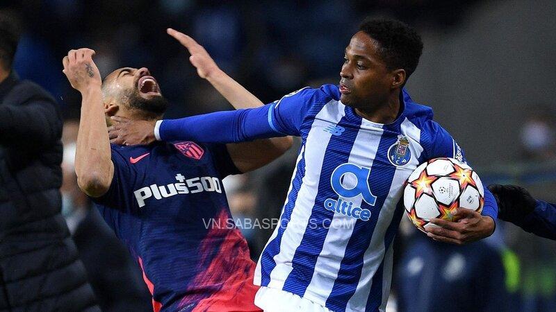 Những pha bóng bạo lực làm vỡ vụn trận đấu