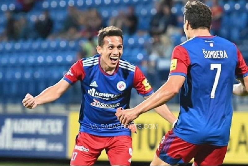 Maulana (17) đang thể hiện tốt tại trời Âu