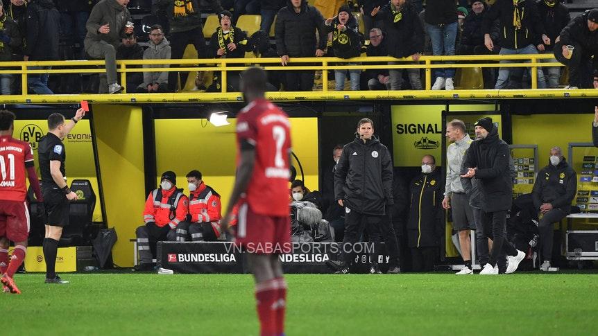 Trọng tài Felix Zwayer truất quyền chỉ đạo của HLV Marco Rose