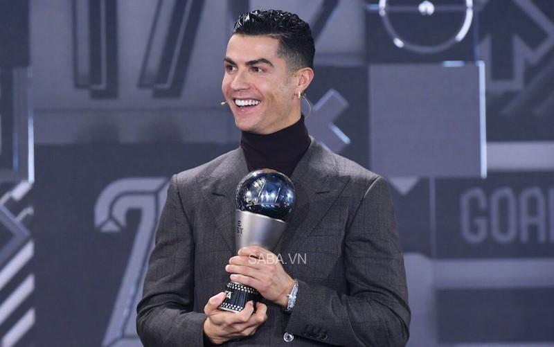 Ronaldo gọi giải vừa được nhận từ FIFA là đỉnh cao của các danh hiệu