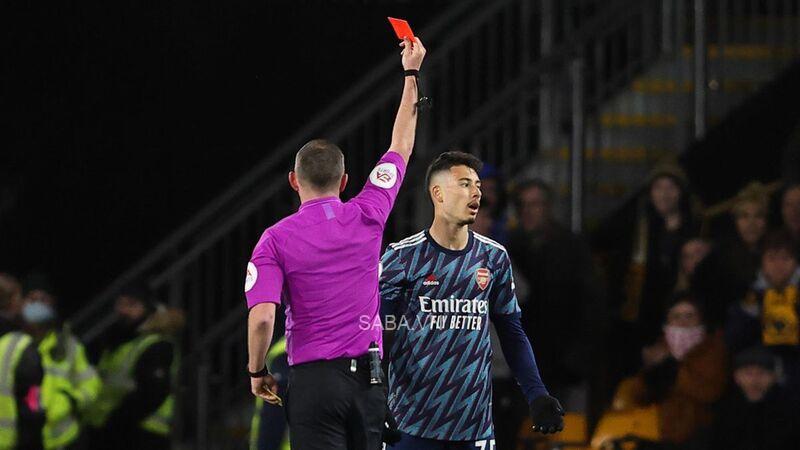 Arsenal chỉ còn chơi với 10 người trong khoảng 20 phút cuối của trận đấu