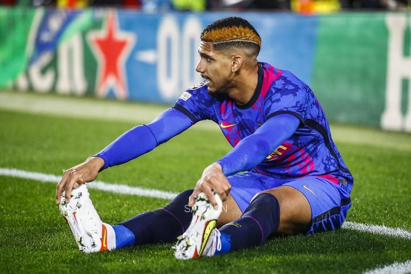 Araujo đứng trước viễn cảnh rời Barcelona