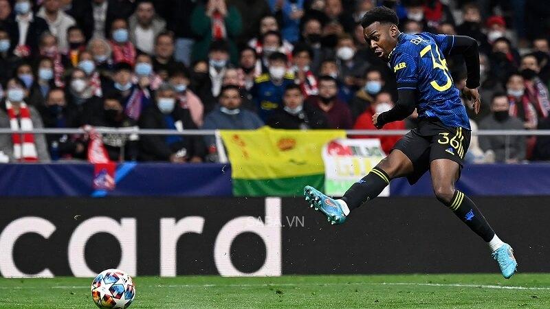 Pha ra chân của Elanga.