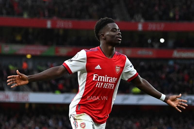 Saka ấn định chiến thắng cho Pháo thủ