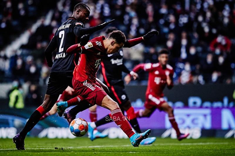 Trận đấu diễn ra cực kỳ sôi nổi với những pha ăn miếng trả miếng