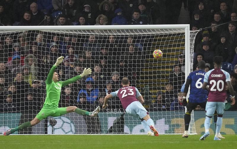 Pogba đánh dấu màn trở lại với bàn thắng đẹp mắt
