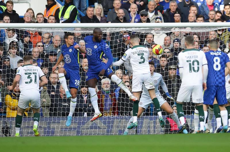 Đội khách có bàn vươn lên dẫn trước từ sớm