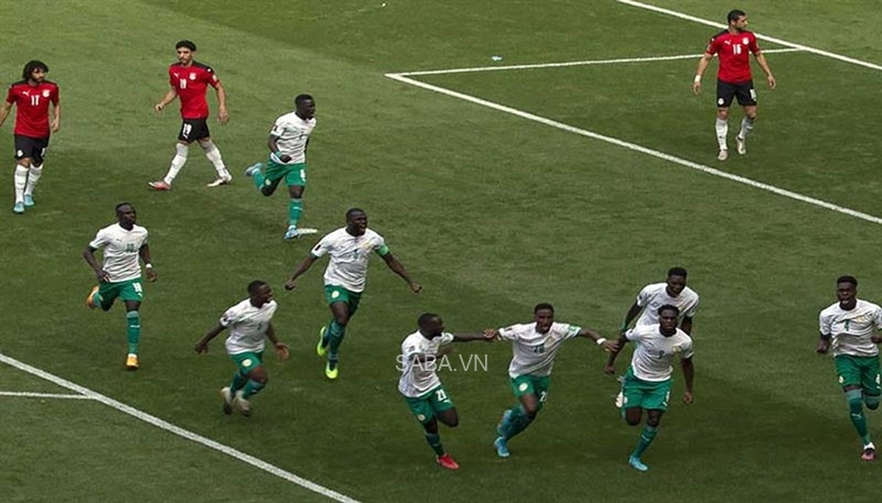 Khoảnh khắc vỡ òa của Mane cùng các đồng đội