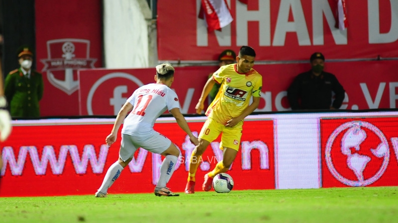 Lê Văn Thằng mở tỷ số của trận đấu vào lưới đội bóng cũ