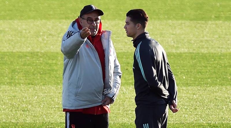 HLV Sarri: “Ronaldo không thích đá cắm”