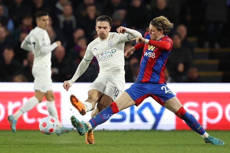 Đội khách hoàn toàn bất lực trước hàng thủ đội chủ nhà