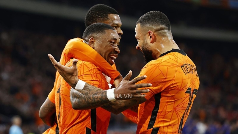 2 đội cống hiến màn đôi công rực lửa