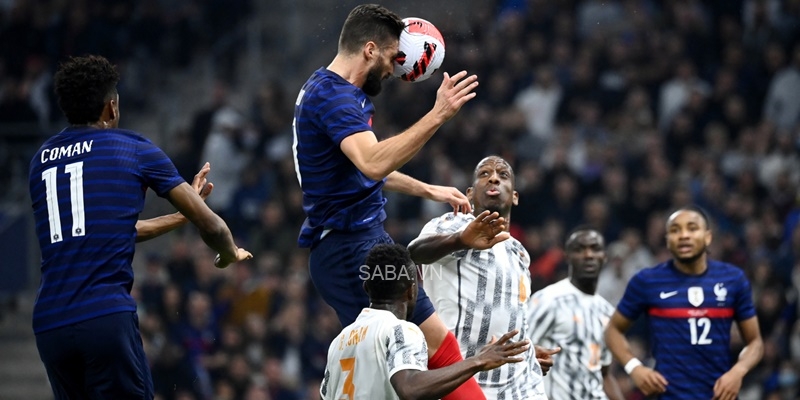 Lão tướng Giroud tiếp tục chứng minh giá trị trên ĐTQG