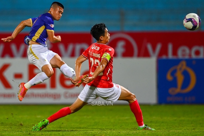 Tuấn Hải không cảm thấy hài lòng với những cú sút của anh