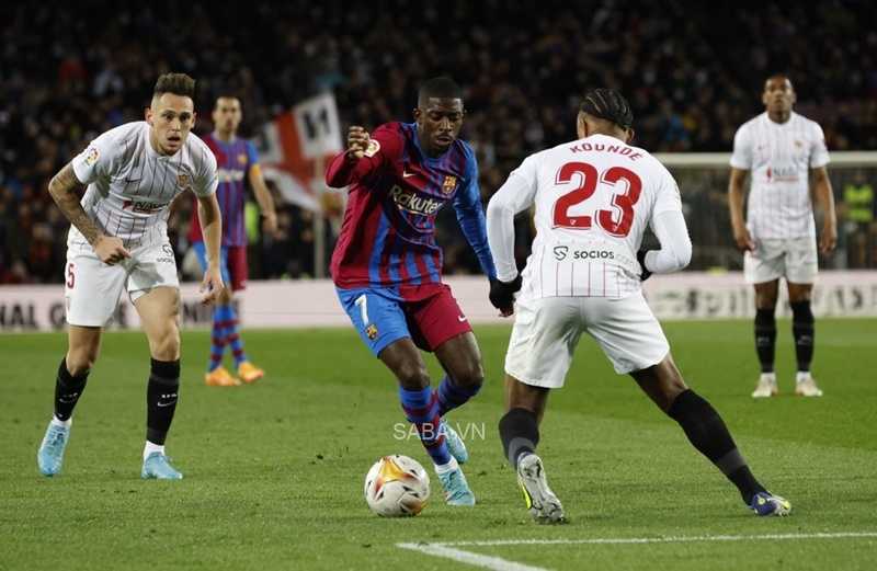 Barca gặp nhiều khó khăn trước hàng thủ kỷ luật của Sevilla