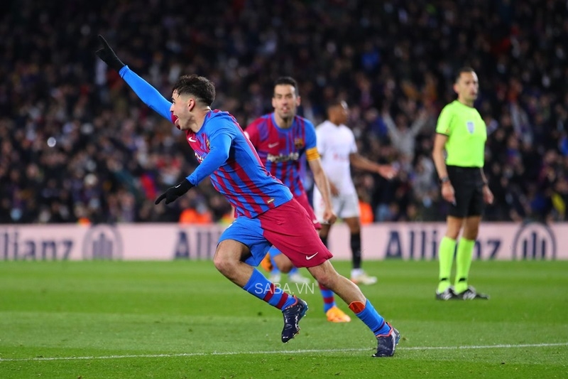 Pedri ăn mừng pha lập công duy nhất của trận đấu