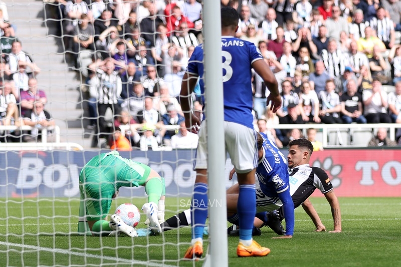 Cú xoài bóng đem về bàn gỡ của Bruno