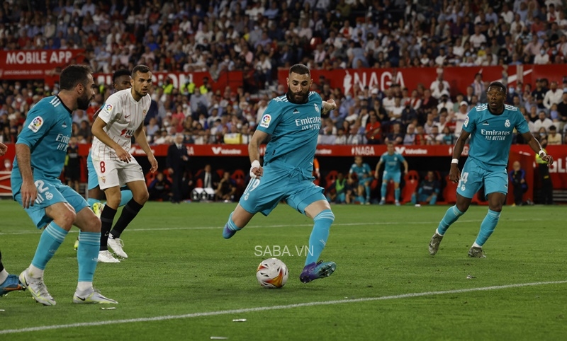 Khoảnh khắc Benzema giữ trọn 3 điểm cho Real Madrid