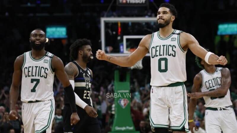 Các cầu thủ Celtics có một ngày thi đấu bùng nổ