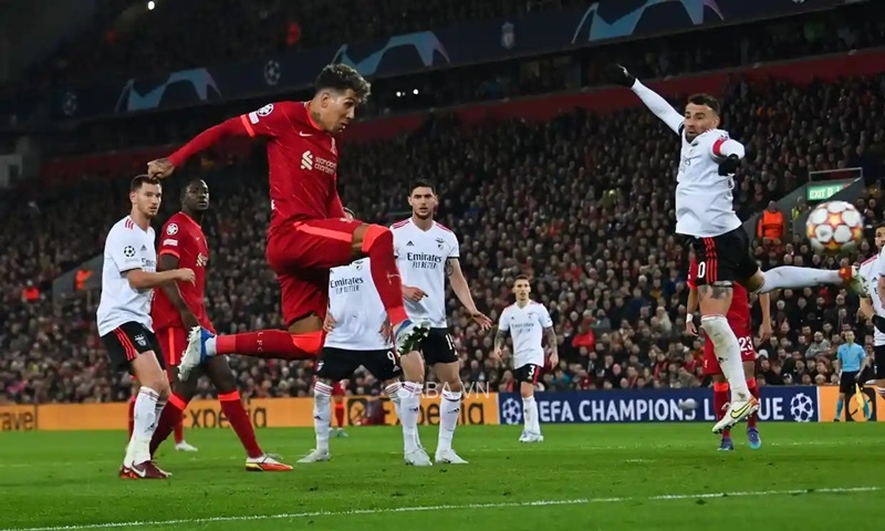 Cơn mưa bàn thắng ở 2 lượt trận đưa Liverpool đi tiếp