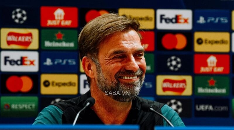 Klopp tươi cười trong buổi họp báo mới đây.