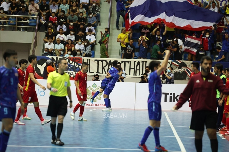 Thái Lan sớm có lợi thế trước Việt Nam (Ảnh: Thanh Niên)