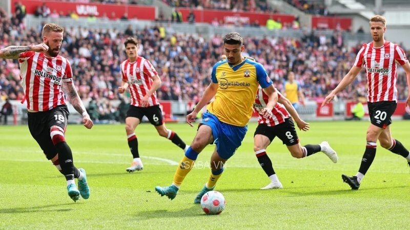 Southampton vừa bị Brentford vùi dập 3-0