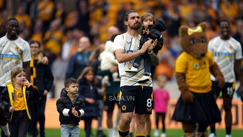 Cầu thủ 25 tuổi chia tay sân nhà Molineux đầy xúc động