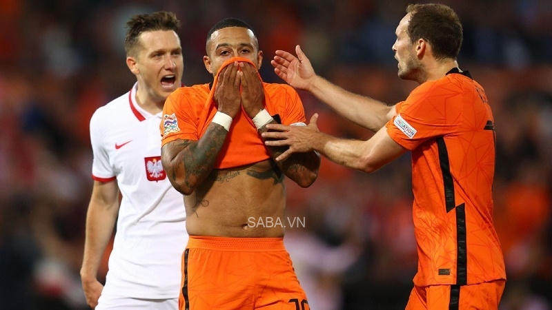 Depay bỏ lỡ cơ hội kiếm 3 điểm cho Hà Lan