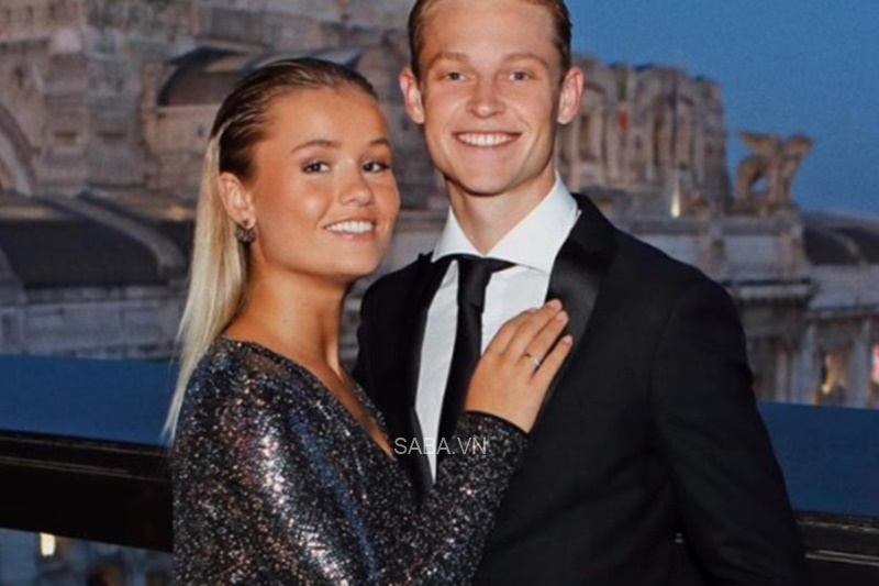 De Jong rất chịu khó xuất hiện cùng vợ tại những sự kiện