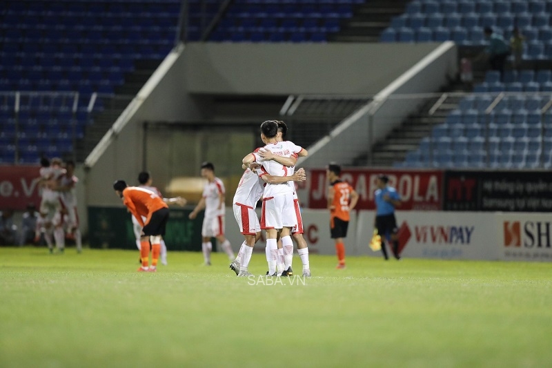 Hoàng Đức góp dấu giày ở cả 2 bàn thắng giúp Viettel ra về với 3 điểm