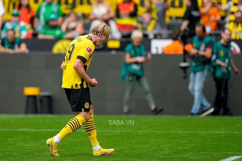 Brandt khép lại hiệp 1 với lợi thế đối thiểu cho Dortmund