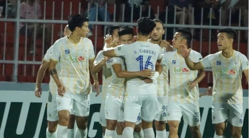 Tuấn Hải đưa Hà Nội vượt lên nhờ siêu phẩm