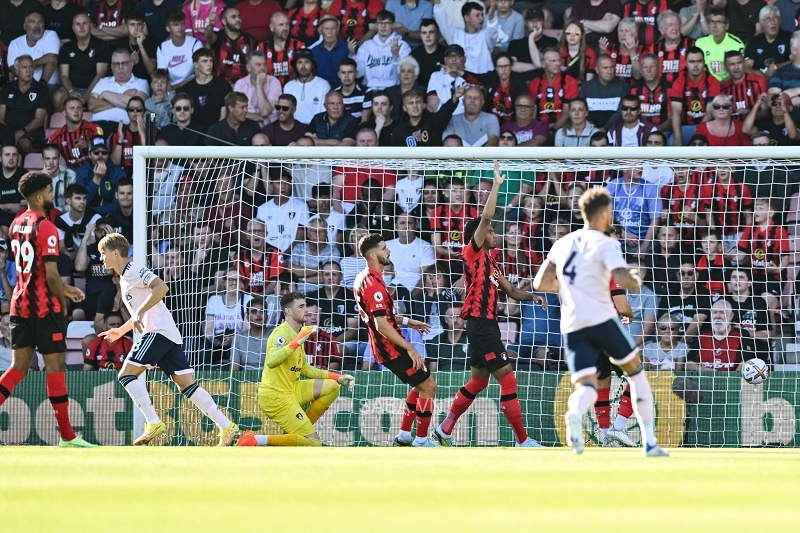 Martin Odegaard lập cú đúp chỉ trong 11 phút đầu tiên