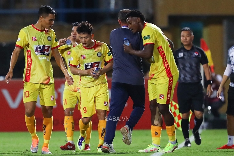 Thanh Hóa bất ngờ có bàn thắng dẫn trước