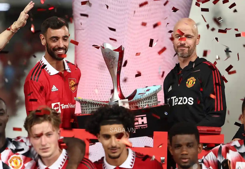 Ten Hag đang tạm thời áp dụng một lối đá giúp Bruno chơi hay