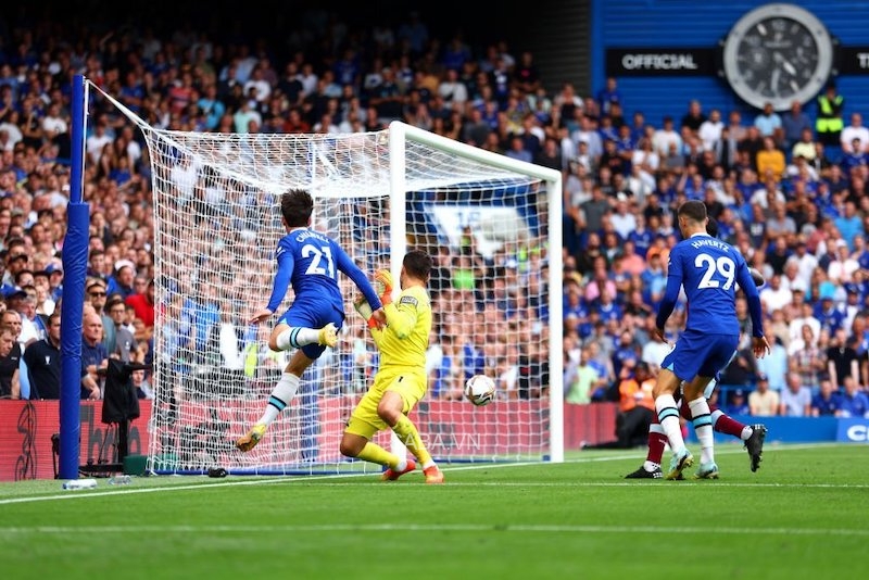 Chilwell ghi bàn đẳng cấp trước West Ham (Ảnh: Getty Images)