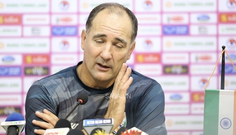 HLV Ấn Độ: “Tôi không ấn tượng với riêng cầu thủ Việt Nam nào”