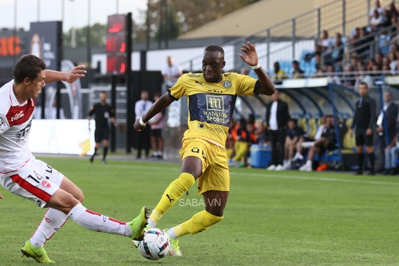 Pau FC chơi đầy nỗ lực trên sân nhà
