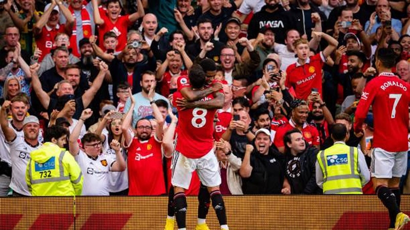 Man United gặp bất lợi vì Quốc tang